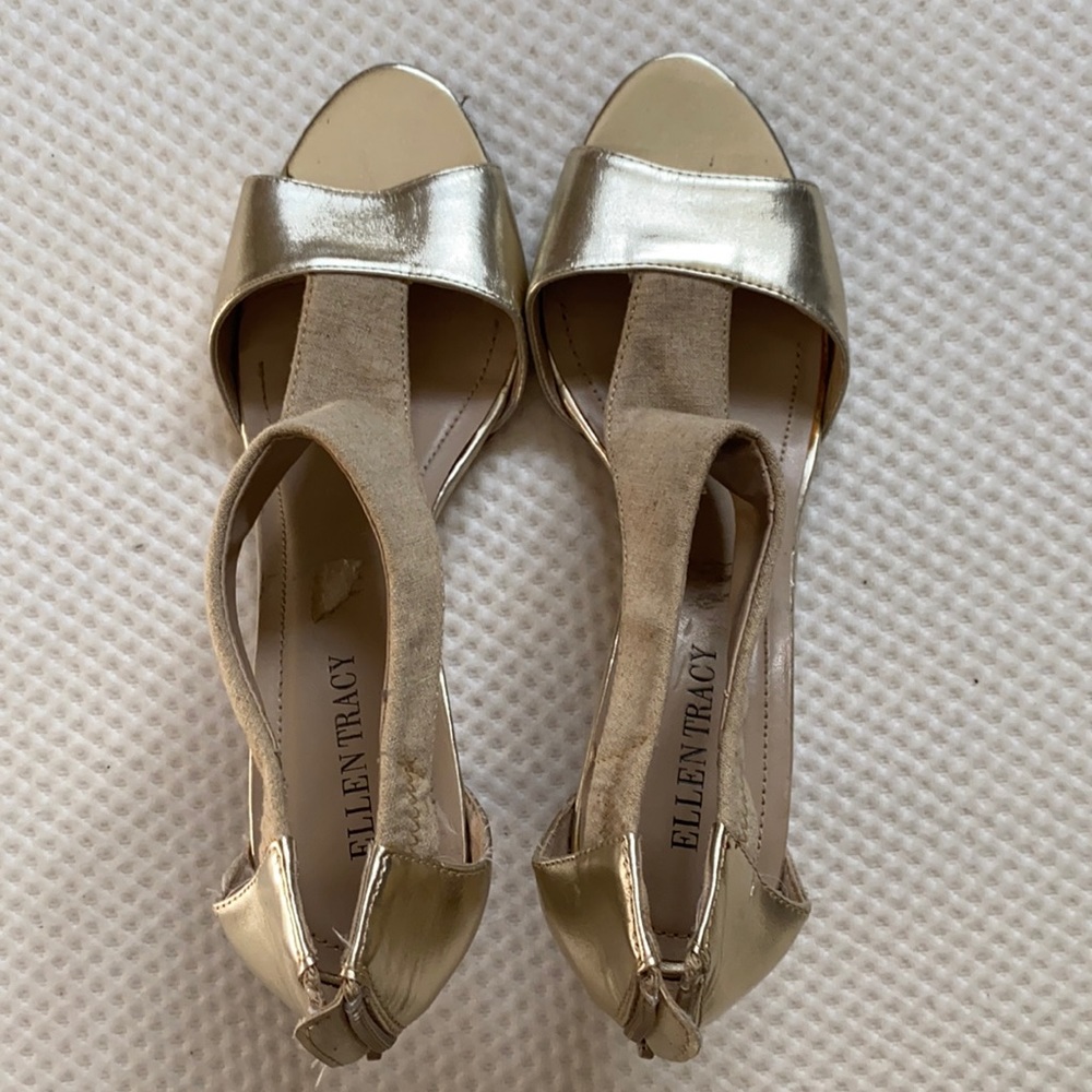 Ellen Tracy gold shoes